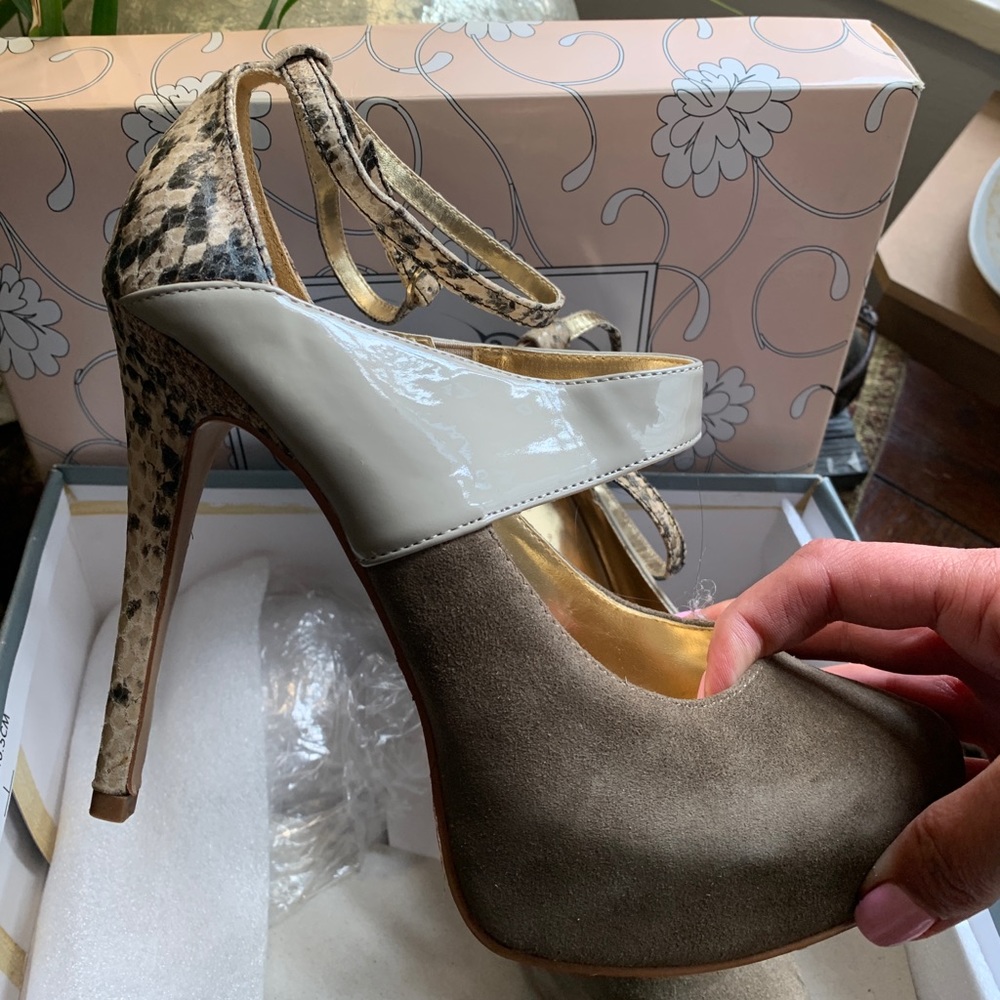 Nib Envy High Heels ( Double Platform) Closed Toes - image 1